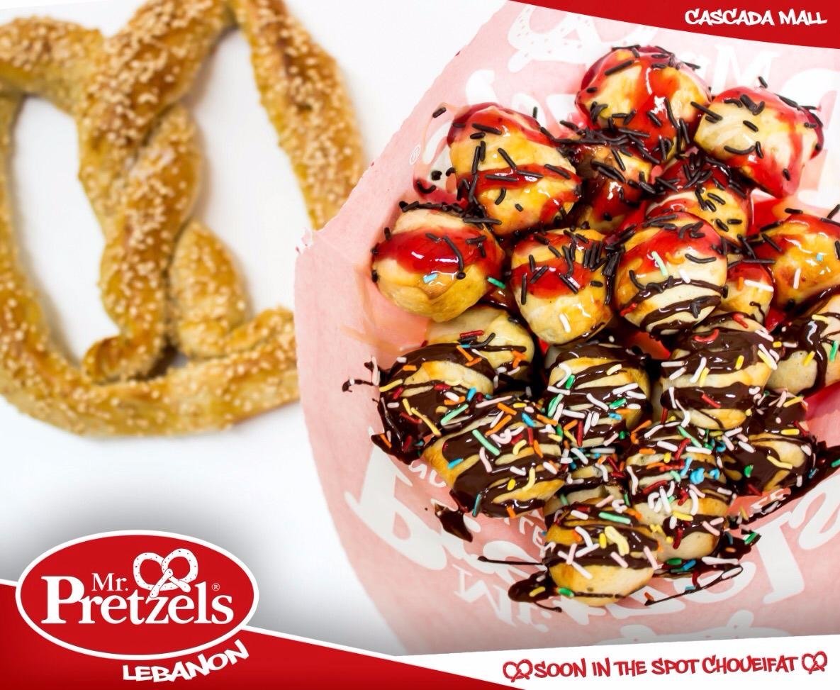 Pretzel bites with toppings